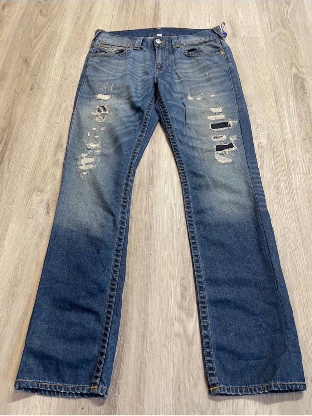 Vintage True Religion Jeans Straight
Fit Distressed Denim Sz 32
unhemmed